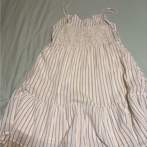 Old Navy Textured White and Blue Top - Picture 4 of 5